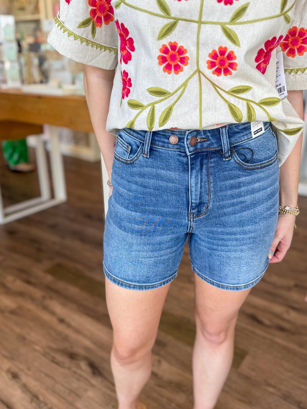 Two Button Mid Length Dad Short