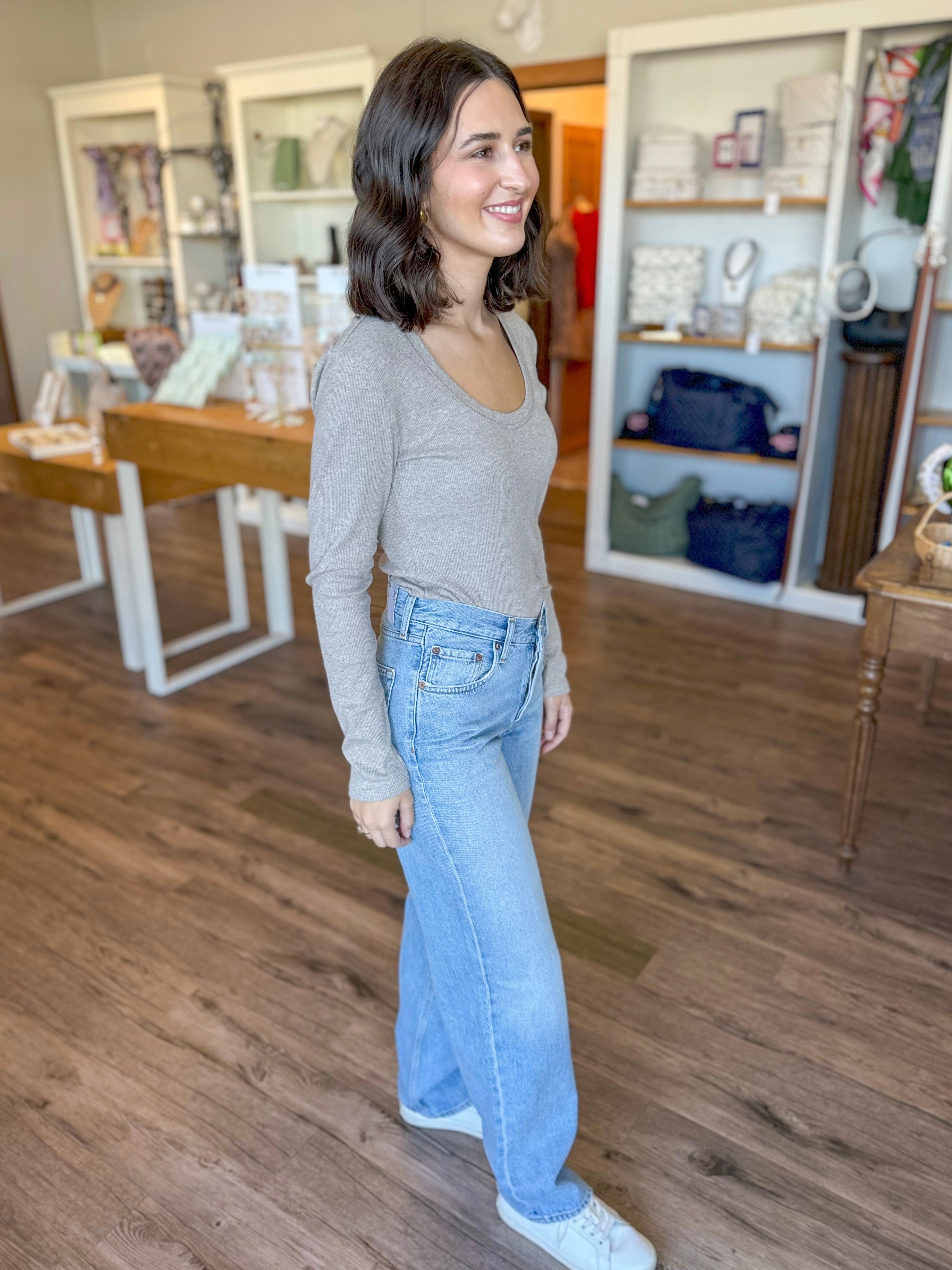 V-Waist Baggy Jeans in Prevail
