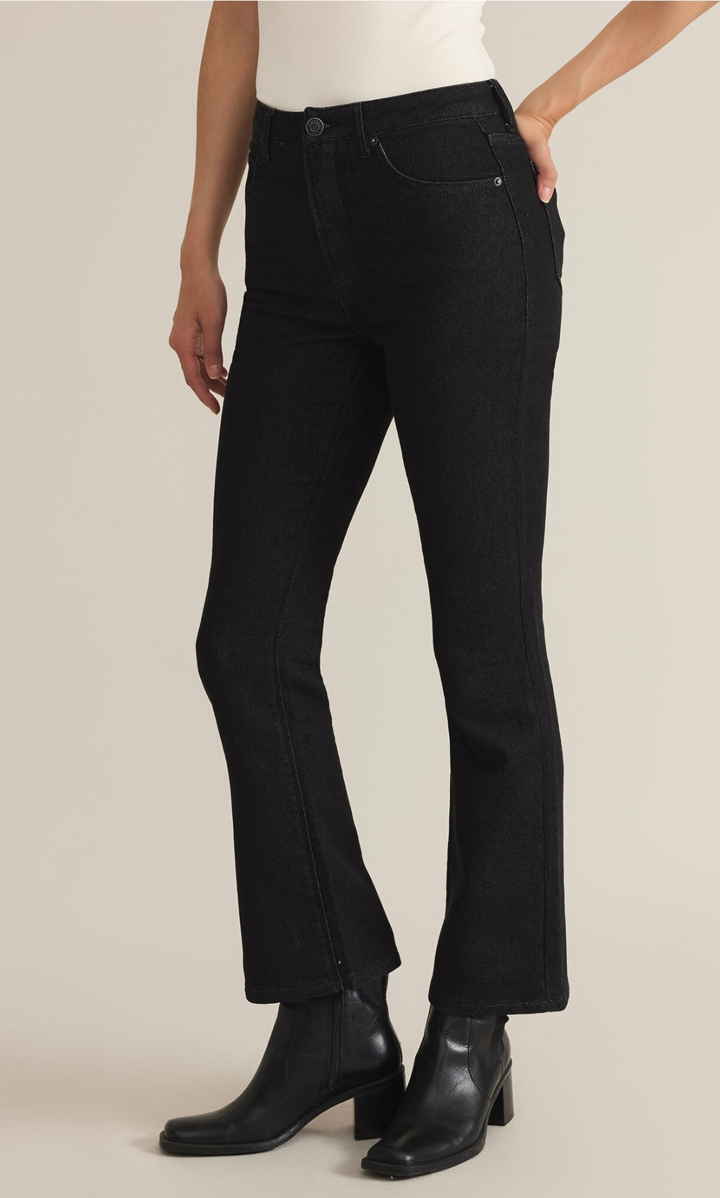 Lia Ankle Kick Flare