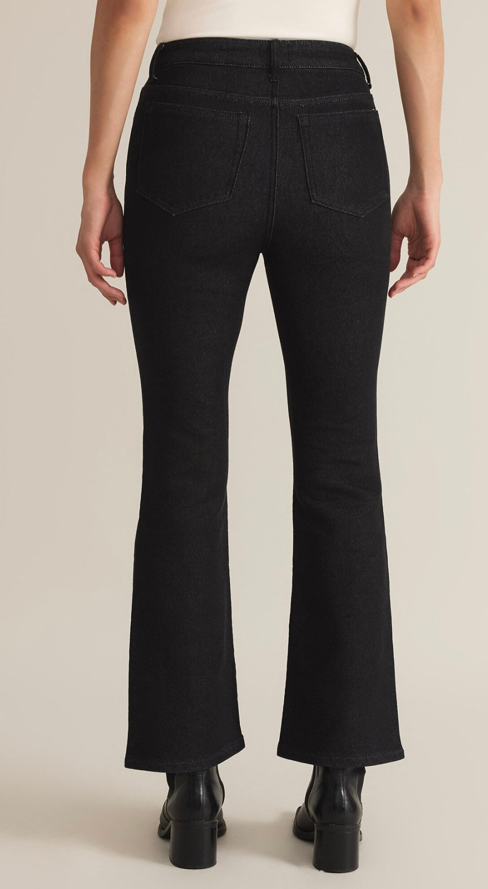 Lia Ankle Kick Flare